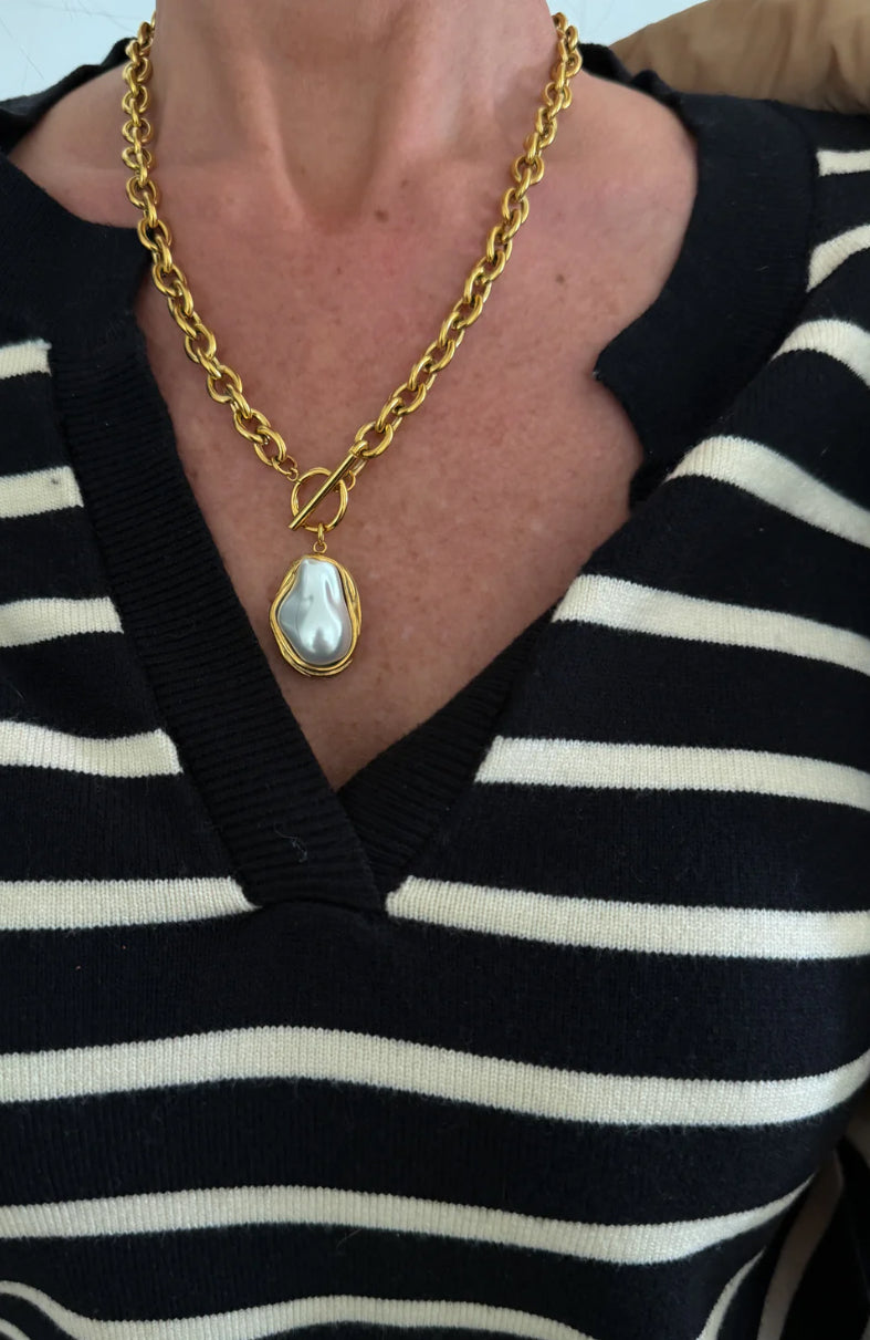Teardrop pearl necklace